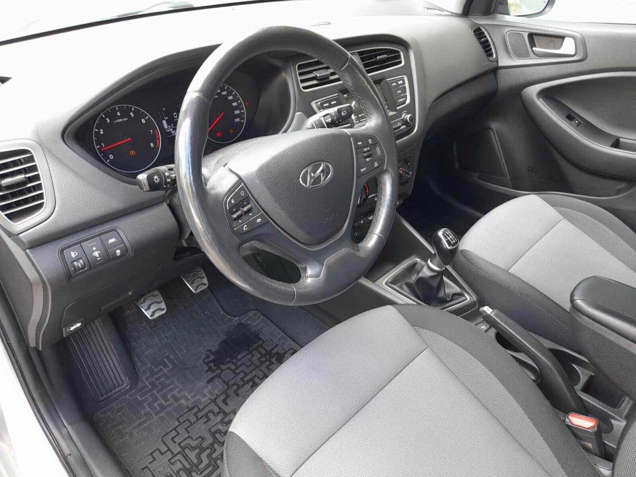 Hyundai i20 - zdjęcie 11