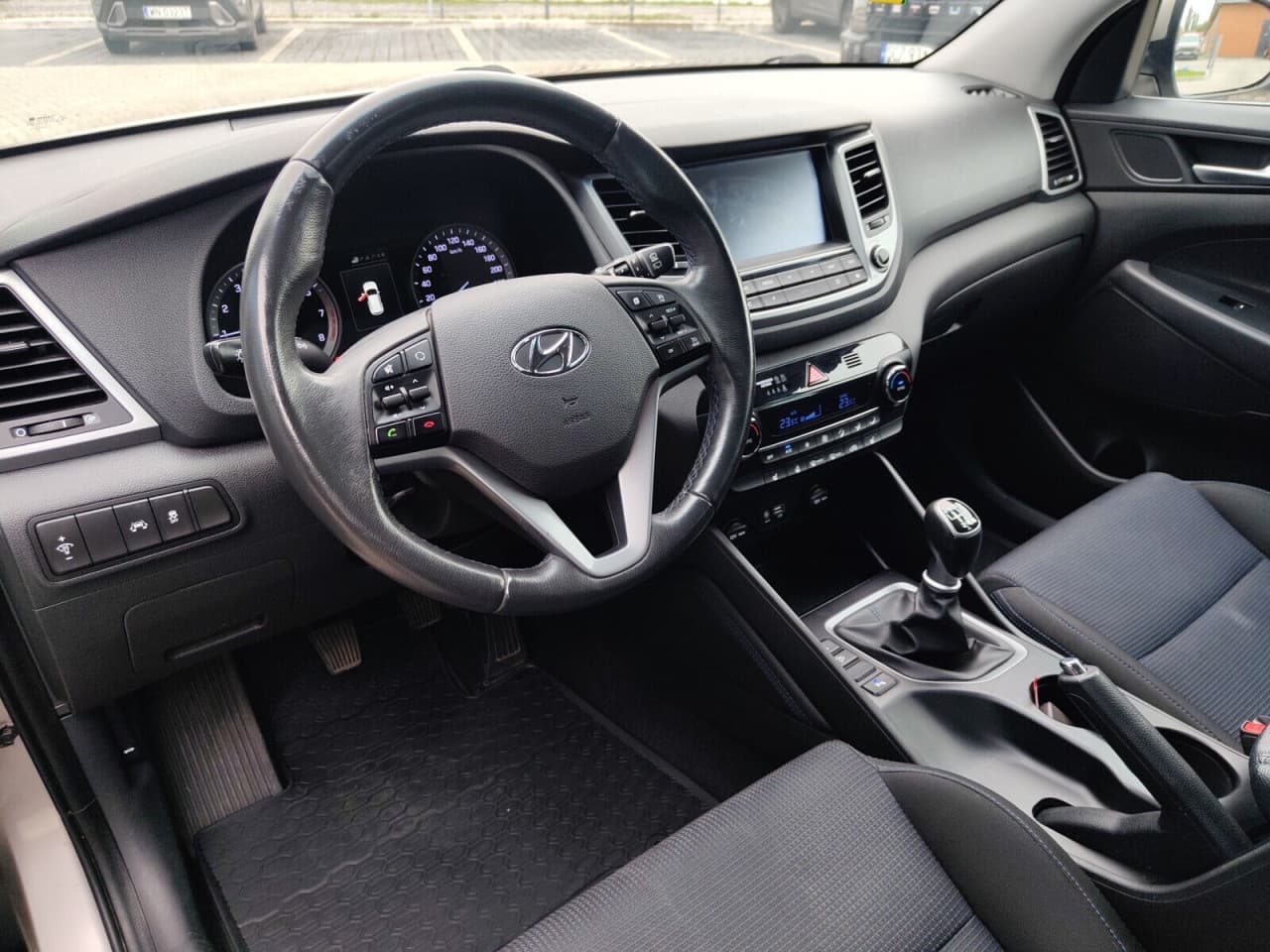 Hyundai Tucson - zdjęcie 13
